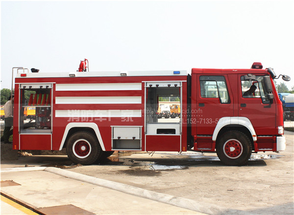 10噸重汽豪沃水罐消防車